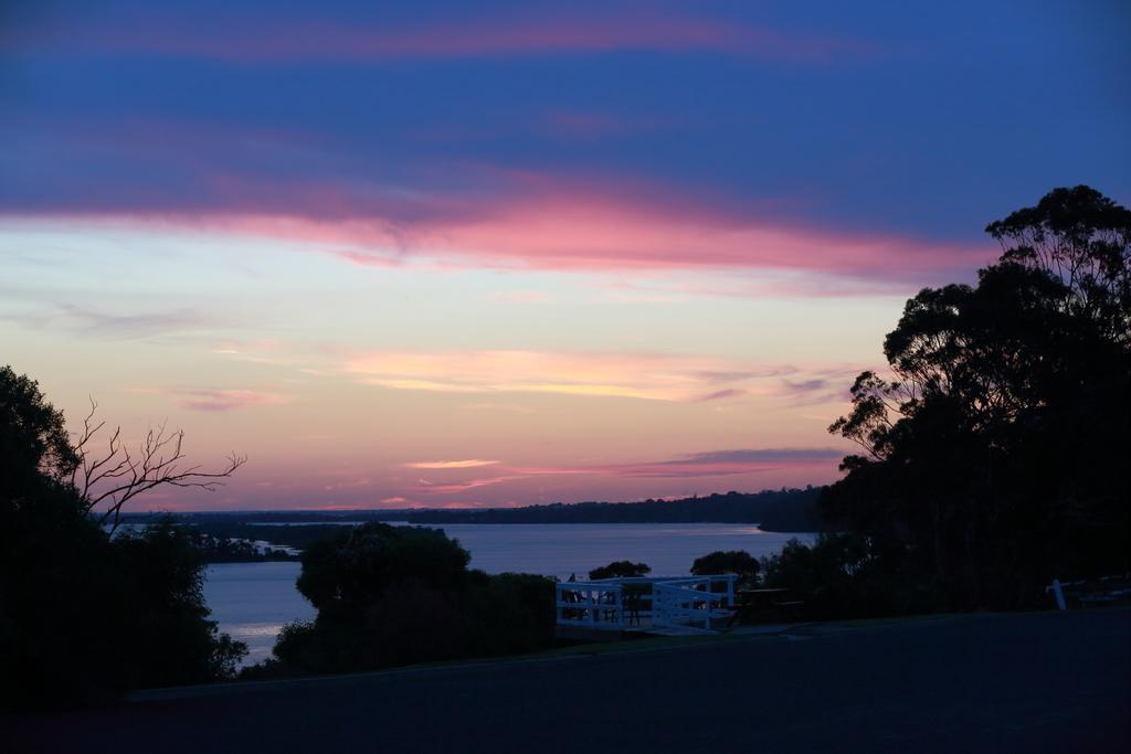 Ocean Views Motel Lakes Entrance Esterno foto